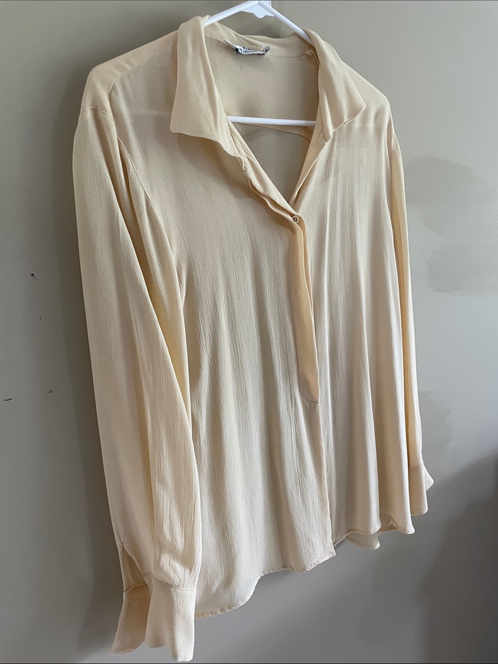 Giorgio Armani Light Cream Long-Sleeve Button-Down Blouse